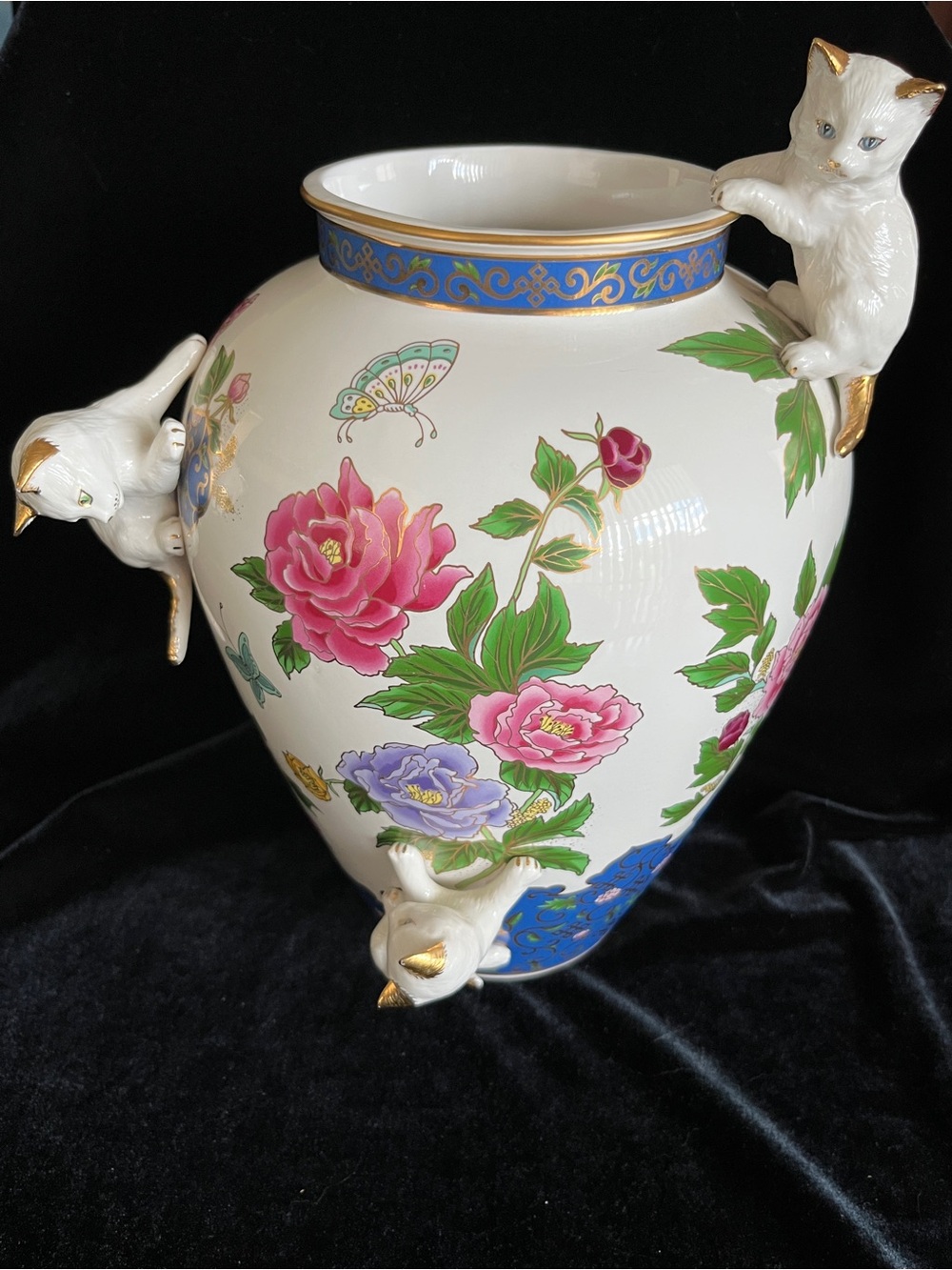 1989 Franklin Mint "The Vase of the Imperial Cats" by Toshiharu Kitagawa Vase